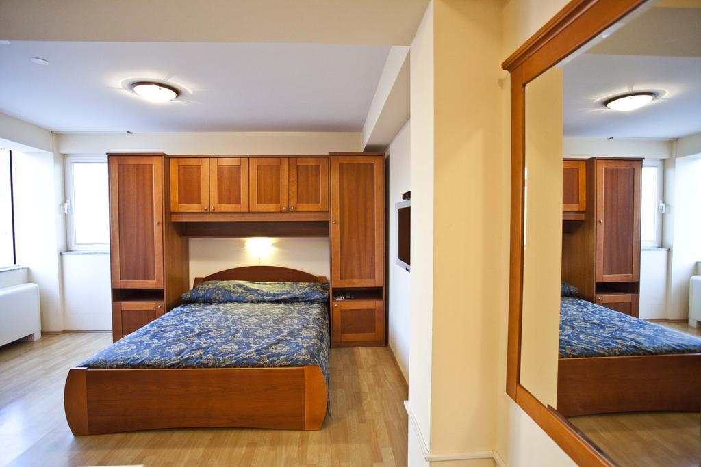 Studio Apartmani Bijeli Delfin บีโอกราดนาโมรู ห้อง รูปภาพ