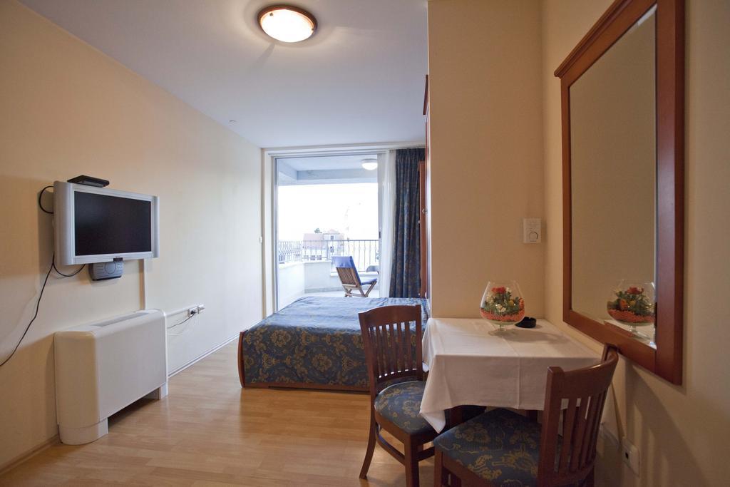 Studio Apartmani Bijeli Delfin บีโอกราดนาโมรู ห้อง รูปภาพ