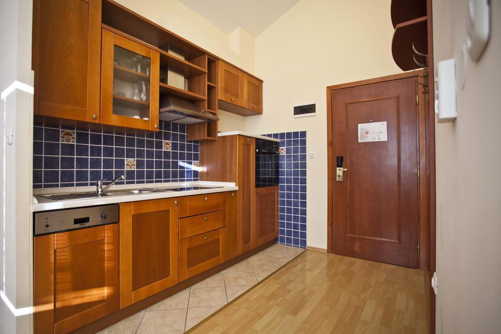 Studio Apartmani Bijeli Delfin บีโอกราดนาโมรู ภายนอก รูปภาพ