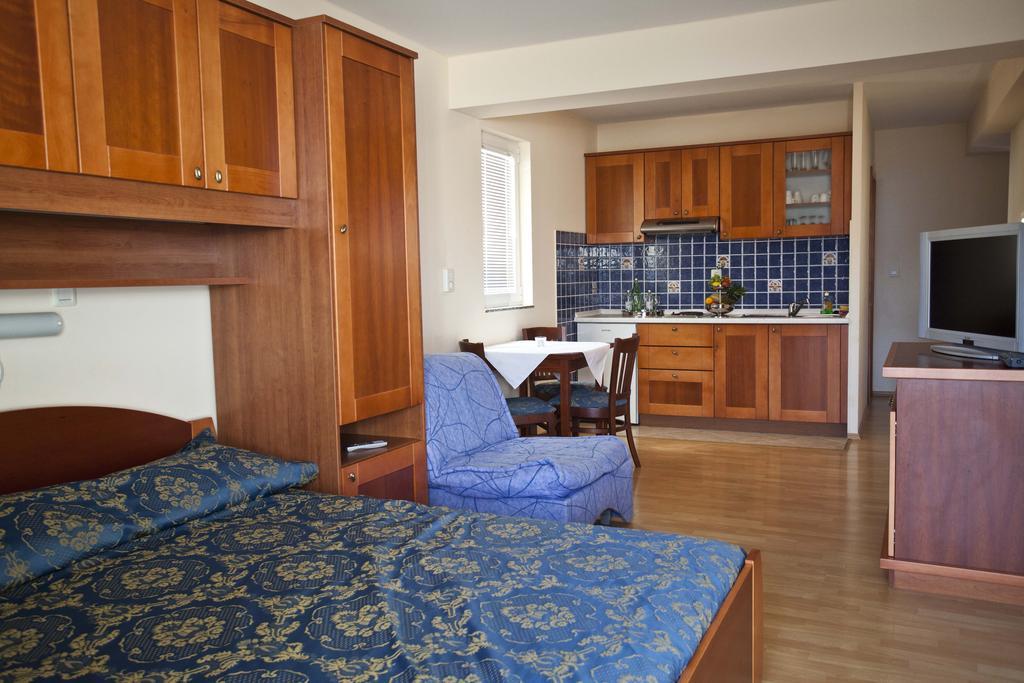 Studio Apartmani Bijeli Delfin บีโอกราดนาโมรู ห้อง รูปภาพ