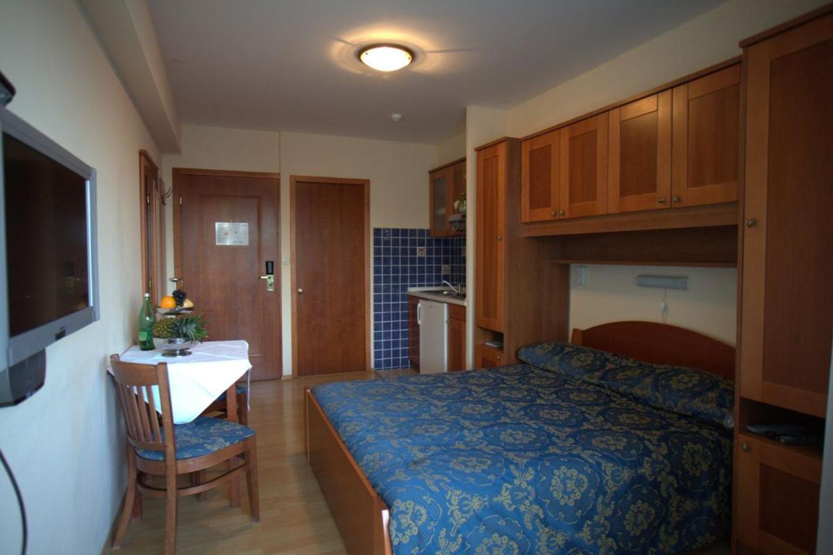 Studio Apartmani Bijeli Delfin บีโอกราดนาโมรู ภายนอก รูปภาพ